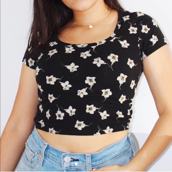 Ditsy Floral Print Crop Tee
Black with White - Picture 1 of 4